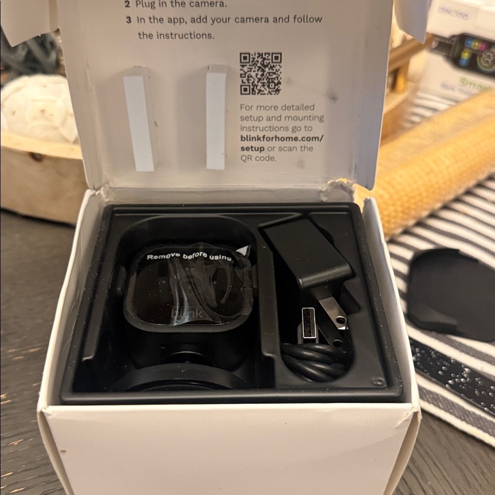 Brand new blink, mini indoor plug-in HD security camera - Picture 4 of 5